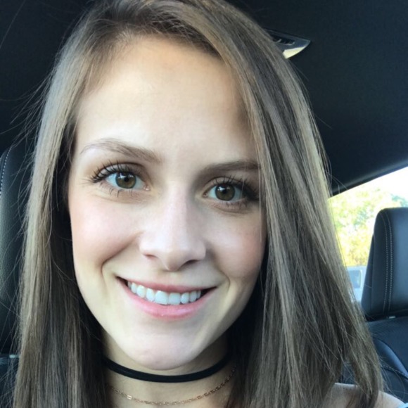 Meet your Posher, Carleigh - Picture 1 of 7